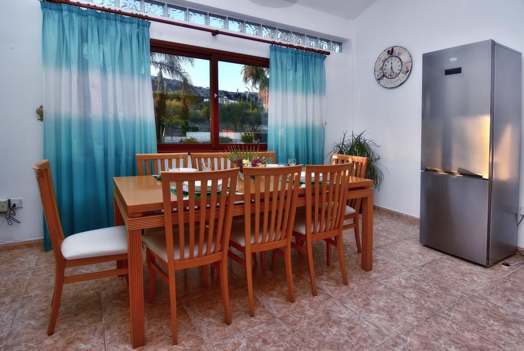 Villa Lp Pégeia Exteriör bild