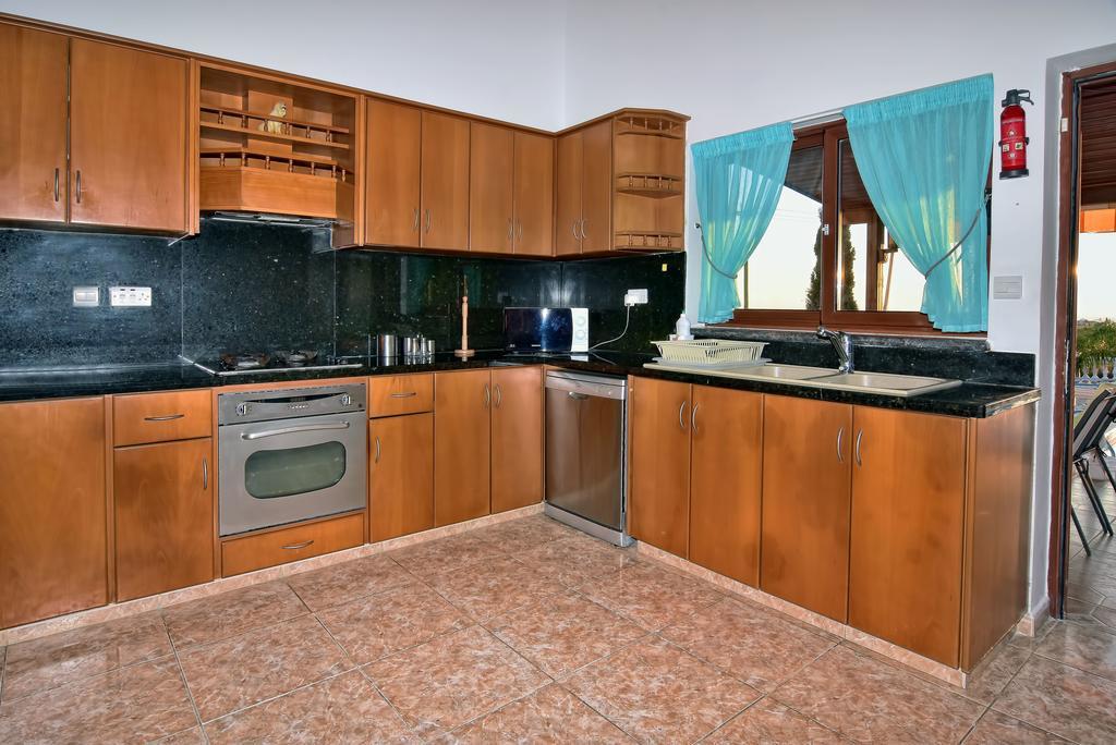 Villa Lp Pégeia Exteriör bild