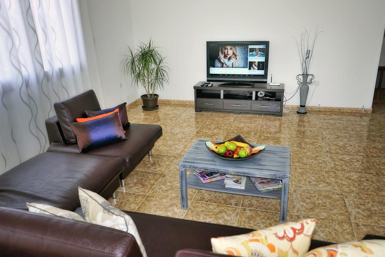 Villa Lp Pégeia Exteriör bild