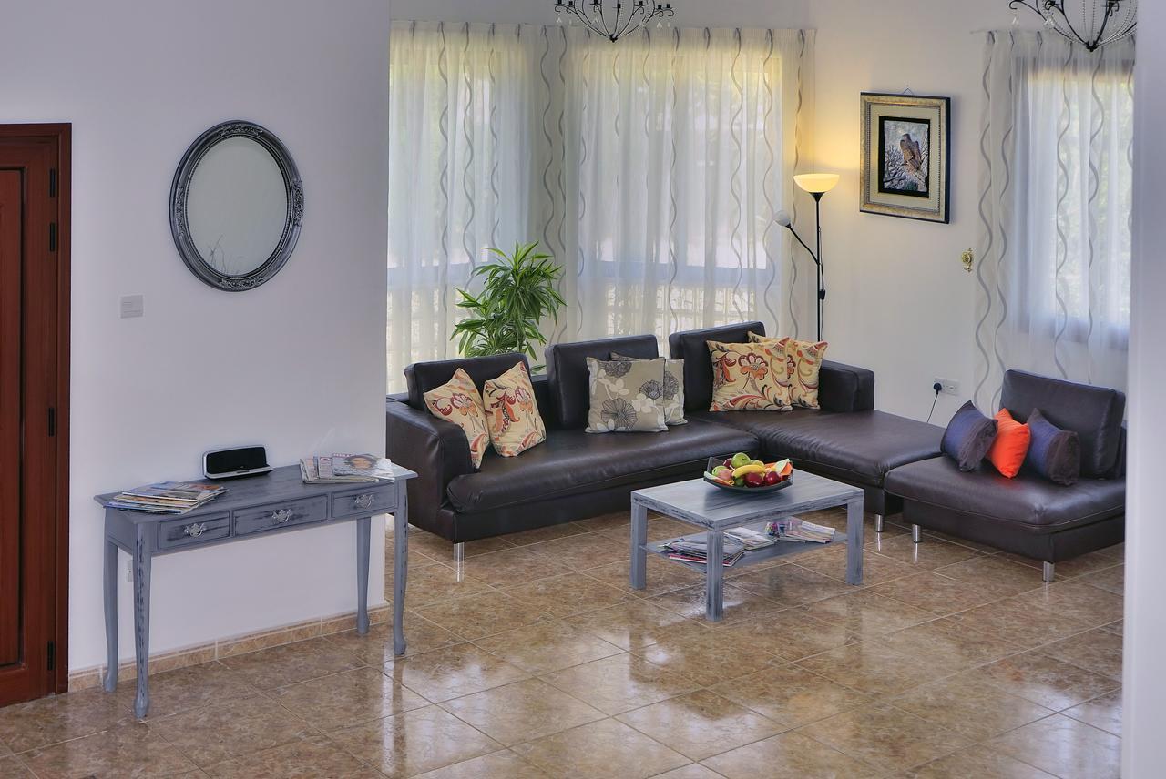 Villa Lp Pégeia Exteriör bild